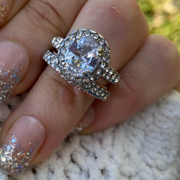 New Beautiful engagement set - Picture 2 of 6